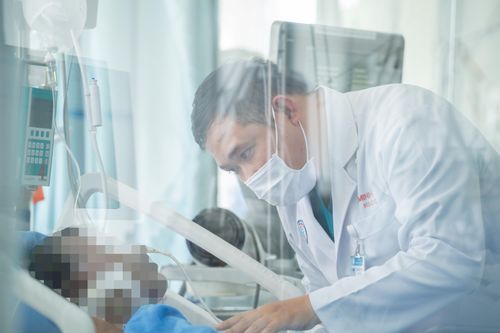  Bệnh nhân trong vụ lật ca nô đã tỉnh và tiếp xúc với bác sĩ khoa ICU. 