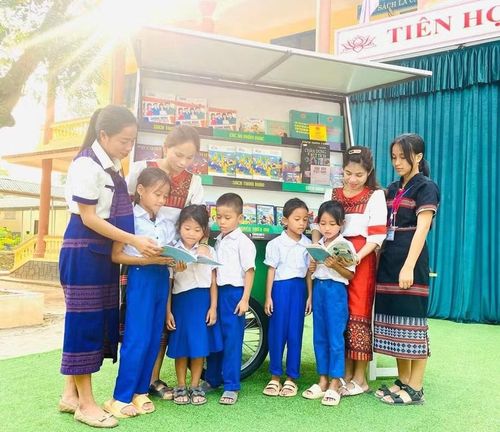 Trẻ em, học sinh dân tộc thiểu số rất ít người được ưu tiên trong tuyển sinh.
