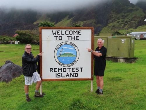  Nhiều cư dân trên đảo Tristan da Cunha là CĐV của đội tuyển Anh. 