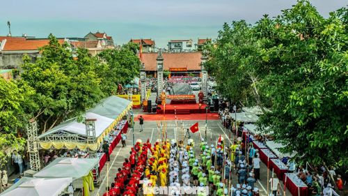 Cuộc thi cấy kết thúc, mọi người hối hả thu dọn đồ đạc, trở về đình Cốc, chuẩn bị cho khai mạc lễ hội. Tiếng trống hội đã rộn rã khắp nơi. Khắp các nẻo đường, người dân hối hả đổ về sân đình Cốc. Sau nghi lễ gióng trống, lễ hội chính thức bắt đầu. Năm 2024, lễ hội xuống đồng chính thức được công nhận là Di sản văn hóa phi vật thể quốc gia.