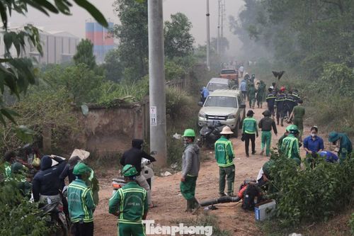 Các lực lượng được huy động sang chữa cháy rừng.