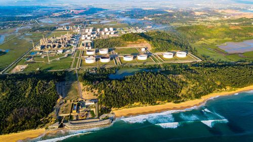 Petrovietnam vừa phải duy trì sản lượng khai thác trong bối cảnh các mỏ hiện hữu suy giảm tự nhiên, vừa đẩy nhanh đầu tư các dự án mới; vừa bảo đảm nguồn cung năng lượng cho nền kinh tế, vừa tham gia quá trình chuyển dịch năng lượng; vừa giữ vai trò nòng cốt của doanh nghiệp nhà nước, vừa kết nối và tạo không gian phát triển cho doanh nghiệp tư nhân.