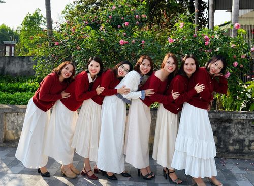 Mỗi khi nhà có việc là 7 cô con gái đều có mặt đầy đủ