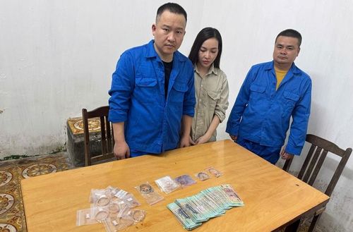  Các đối tượng cùng tang vật.