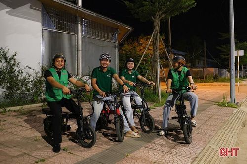 Xe đạp gấp gọn là phương tiện quen thuộc với đội ngũ lái xe hộ.