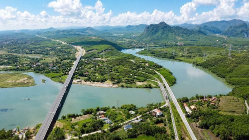 Bến phà Long Đại I và Long Đại II năm xưa nay được thay thế bằng các công trình cầu trên Quốc lộ 15, tuyến đường sắt Bắc - Nam và đường bộ cao tốc Bắc - Nam, bảo đảm giao thông thông suốt trên tuyến huyết mạch.