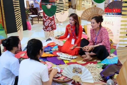 Một không gian chỉ thực sự có sức sống khi người dân bản địa, những thợ thủ công hay cả những người bán hàng xung quanh tìm thấy sinh kế, niềm tự hào và sự gắn kết trong đó.