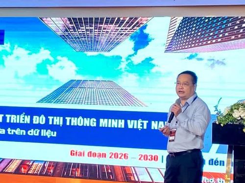 Ông Lê Hoàng Trung - Phó Cục trưởng Cục Phát triển đô thị (Bộ Xây dựng) đề xuất các giải pháp phát triển ĐTTM TP Cần Thơ.