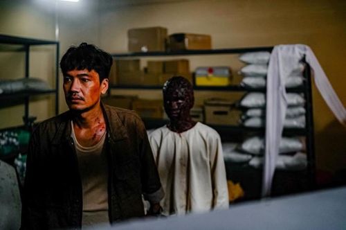 Quang Tuấn tiếp tục là điểm sáng của Quỷ Bắt Hồn với vai người cha bất chấp hiểm nguy để cứu con trai khỏi lời nguyền. Ảnh: NSX.