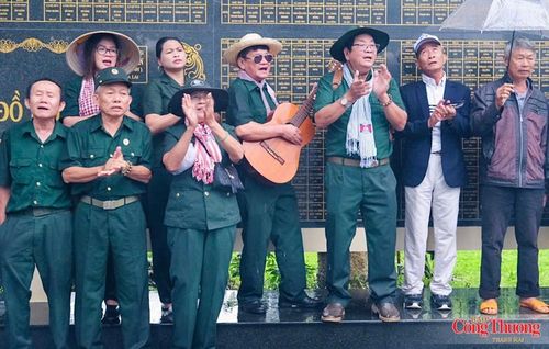 Năm tháng có thể phủ bạc mái đầu người lính, nhưng không thể làm phai những ký ức đã đi cùng họ suốt một đời.