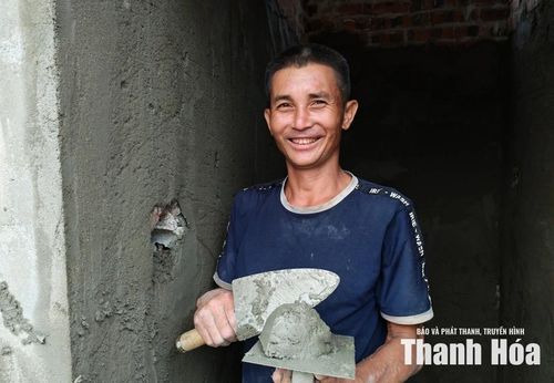 Dù việc xây dựng nhà khó khăn, vất vả nhưng được chuyển về đây sinh sống với anh Ngân Văn Chuyện đã là niềm hạnh phúc lớn lao.
