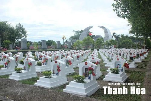 Một góc Nghĩa trang liệt sĩ Hàm Rồng (phường Hàm Rồng).