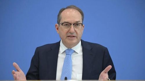 Bộ trưởng Nội vụ Đức Alexander Dobrindt đã nâng mức cảnh báo an ninh của nước này. Ảnh: Aa.