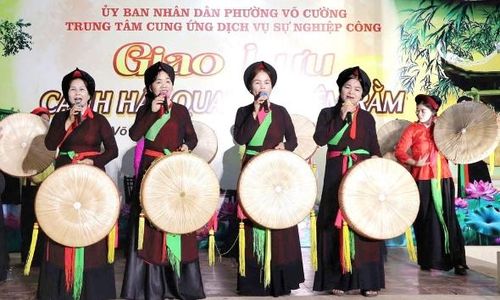Chương trình giao lưu "Canh hát quan họ đêm Rằm" được tổ chức hằng quý với sự tham gia của các câu lạc bộ quan họ trên địa bàn phường Võ Cường.