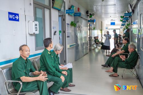 Hội viên tham gia chương trình ngồi chờ thăm khám các bước tiếp theo.