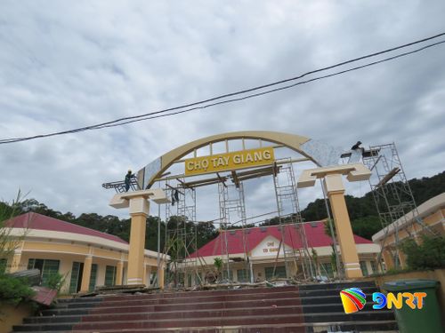 Chợ Tây Giang đang được xây dựng. Ảnh: T.V