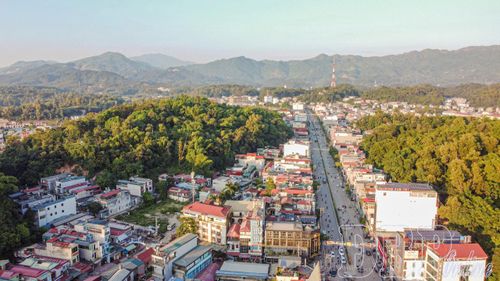 Một góc phường Điện Biên Phủ nhìn từ Tượng đài Chiến thắng. Ảnh: Trần Dũng