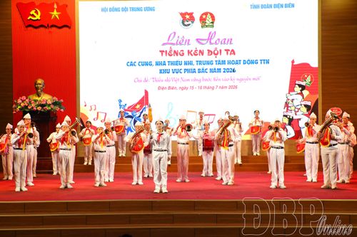 Màn biểu diễn đầy tự tin của đội chủ nhà tỉnh Điện Biên.