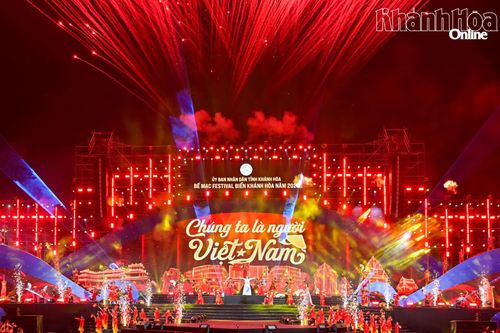 Ca khúc "Chúng ta là người Việt Nam" mang đến cảm xúc tự hào về quê hương, đất nước.