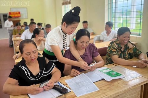 Hướng dẫn hội viên cài đặt, sử dụng ứng dụng ngân hàng trong phiên giao dịch tín dụng chính sách.