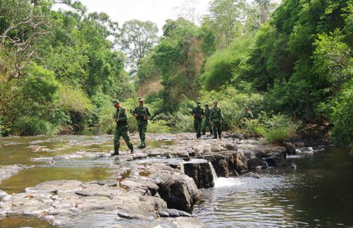 Cán bộ, chiến sĩ Đồn Biên phòng Đắk Đam tuần tra bảo vệ biên giới