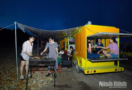 Hoạt động BBQ ngoài trời mang đến những khoảnh khắc gắn kết giữa các thành viên trong gia đình và bạn bè.