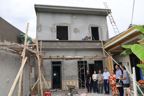 Ngôi nhà của anh Phan Trung Dũng đang trong quá trình hoàn thiện với một phần kinh phí được hỗ trợ từ Quỹ “Vì người nghèo” Trung ương.