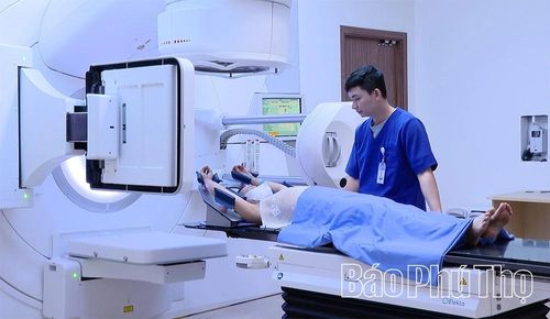 Bệnh nhân ung thư xạ trị tại Bệnh viện Hữu nghị Lạc Việt.
