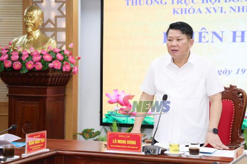 Đồng chí Lò Minh Hùng, Phó Bí thư Thường trực Tỉnh ủy, Chủ tịch HĐND tỉnh chủ trì Phiên họp.