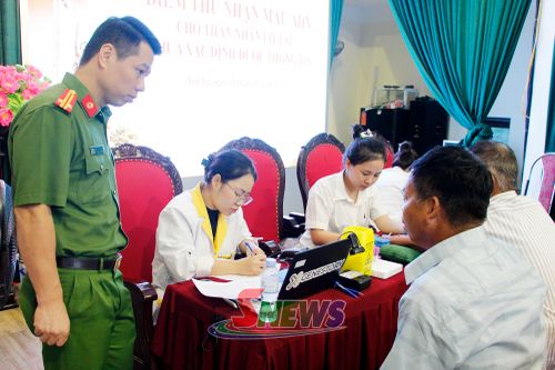 Đơn vị thu mẫu xác thực thông tin lên cơ sở dữ liệu ADN quốc gia cho thân nhân liệt sĩ.