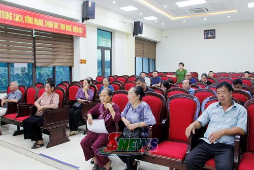 Thân nhân liệt sĩ có mặt tại Hội trường số 53 Tô Hiệu, Công an tỉnh thu nhận mẫu sinh phẩm ADN.