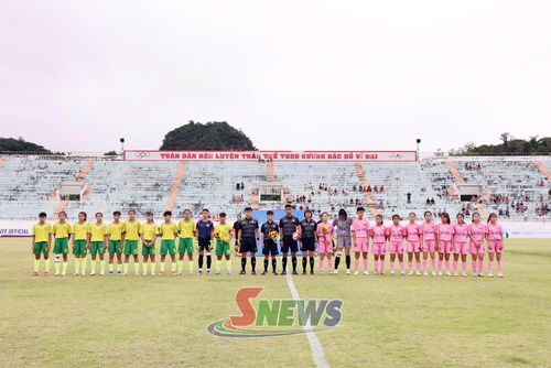 Trận đấu giữa Đội U16 Sơn La - U16 Hà Nội diễn ra sau khai mạc giải 