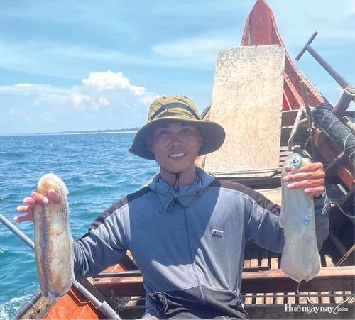Võ Bắc trong một chuyến bủa mực.