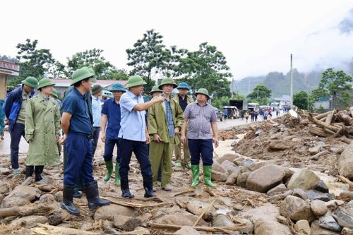 Thứ trưởng Bộ Nông nghiệp và Môi trường Nguyễn Hoàng Hiệp thăm và làm việc tại Lai Châu.
