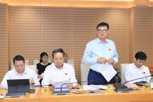 Tại phiên thảo luận tổ, các đại biểu HĐND thành phố Hà Nội đã thẳng thắn chỉ rõ những "điểm nghẽn" trong phát triển kinh tế - xã hội Thủ đô. Ảnh: Quang Thái