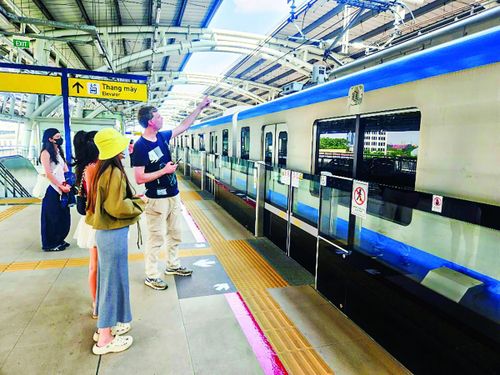 Nhiều chuyên gia khuyến nghị nghiên cứu cơ chế khai thác không gian ngầm, hành lang sông, quảng trường và các không gian công cộng nhằm mở rộng nguồn lực phát triển đô thị