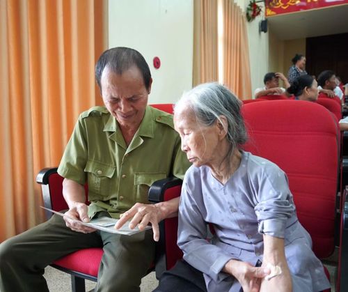 Bao năm qua bà Phan Thị Định, ở phường Hạc Thành vẫn mong ngóng tin người em trai đã hy sinh chưa tìm thấy mộ.