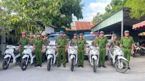 Công an xã Bình Hưng ra quân thực hiện cao điểm tấn công, trấn áp tội phạm, đảm bảo an ninh, trật tự trên địa bàn xã (tháng 8/2025).