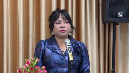 Bà Hồ Thị Thanh Hương, Chủ tịch Hội đồng quản trị kiêm Tổng Giám đốc Công ty Cổ phần Du lịch và Đầu tư bất động sản đồng đội Phú Quốc, phát biểu tại buổi lễ.