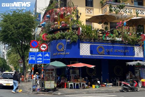 Quế Jewelry trên đường Lê Thánh Tôn chính thức đóng cửa từ ngày 19/7. (Ảnh: Đại Việt)