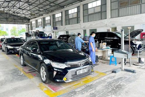 Cục Đăng kiểm Việt Nam khuyến cáo chủ phương tiện đưa xe đến trực tiếp các trung tâm đăng kiểm khi có nhu cầu kiểm định. Ảnh: Tuấn Lương