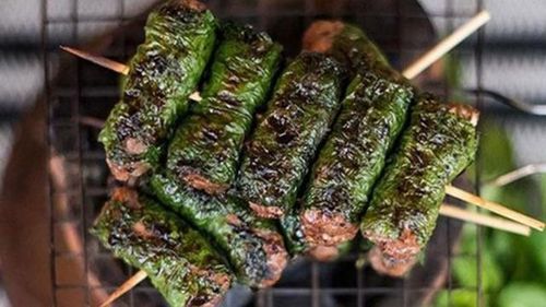 Món ăn có lớp ngoài giòn rụm, bên trong mềm ngọt.