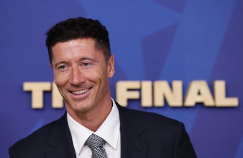 Tiền đạo Robert Lewandowski, người vừa rời Barcelona và gia nhập Chicago Fire của giải Nhà nghề Mỹ (MLS). Anh sẽ dự khán và cổ vũ cho các đồng đội tại Barca như Pedri, Pau Cubarsi và đặc biệt là Lamine Yamal. Ảnh: Reuters.