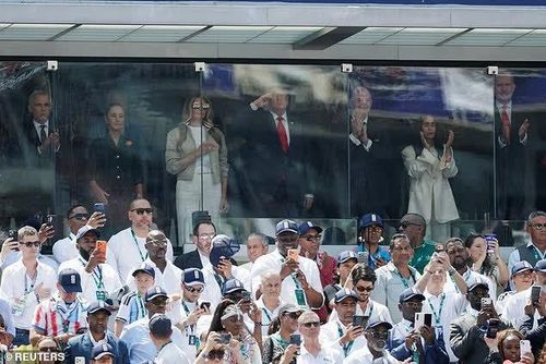 Gia đình ông Trump là những khán giả đặc biệt tại trận chung kết World Cup 2026. Ảnh: Reuters.