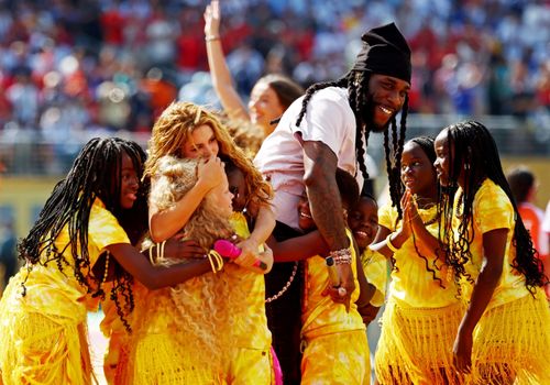 Shakira một lần nữa chứng minh vì sao cô là biểu tượng âm nhạc của World Cup, với màn trình diễn làm bùng nổ sân khấu giữa giờ và chinh phục hàng triệu người hâm mộ.