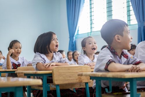 Học sinh trường Tiểu học Trần Đại Nghĩa - ngôi trường được xây mới và khánh thành vào ngày 19/5 vừa qua. Ảnh: Khương Nguyễn.