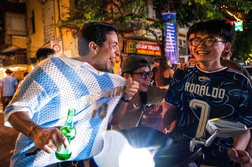  Nhiều doanh nghiệp tạo điều kiện cho nhân sự tận hưởng chung kết World Cup. Ảnh minh họa: Đinh Hà. 