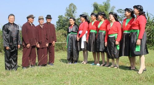Trang phục của người Sán Dìu cần được gìn giữ. Ảnh: QN