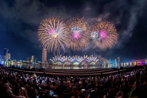 Lễ hội pháo hoa quốc tế Đà Nẵng thu hút du khách tới thành phố