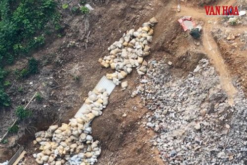 Đất đá từ việc đào hầm sẽ được thu gom, tập kết phía ngoài